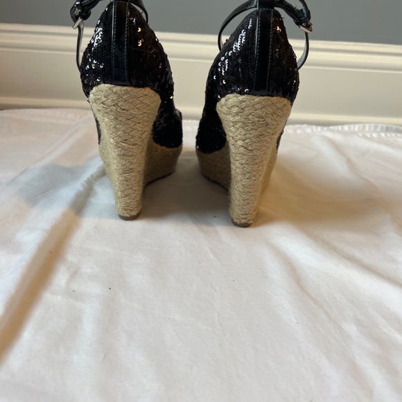 Guess woman’s size 8 sequin wedge - Picture 6 of 6